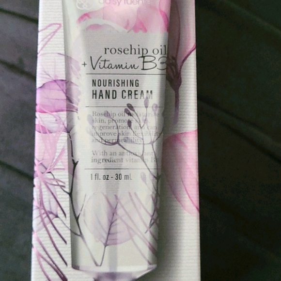 Daisy Fuentes Other - 🤚Nourshing Hand Cream